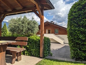 Outdoor dining - Apartment 'Sonnenblume' with Mountain View, Wi-Fi and Air Conditioning (Lagundo)