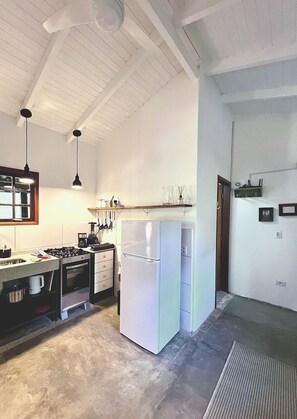 Uuni, liesi, kahvin-/teenkeitin, vedenkeitin