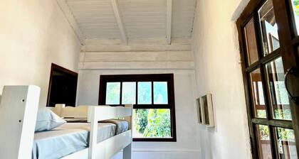 A charming house in the backlands of Camburi