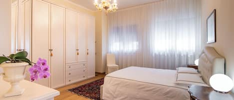 2 chambres, bureau, Wi-Fi gratuit, draps fournis