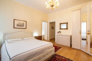 2 bedrooms, desk, free WiFi, bed sheets