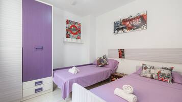 3 bedrooms, iron/ironing board, free WiFi, bed sheets