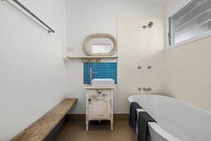 Towels - Korogoro Beach House Includes Linen (Hat Head)