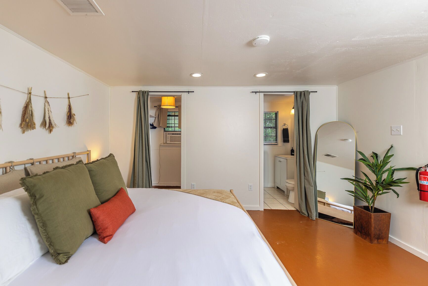 1 habitación, tabla de planchar con plancha, wifi y ropa de cama 