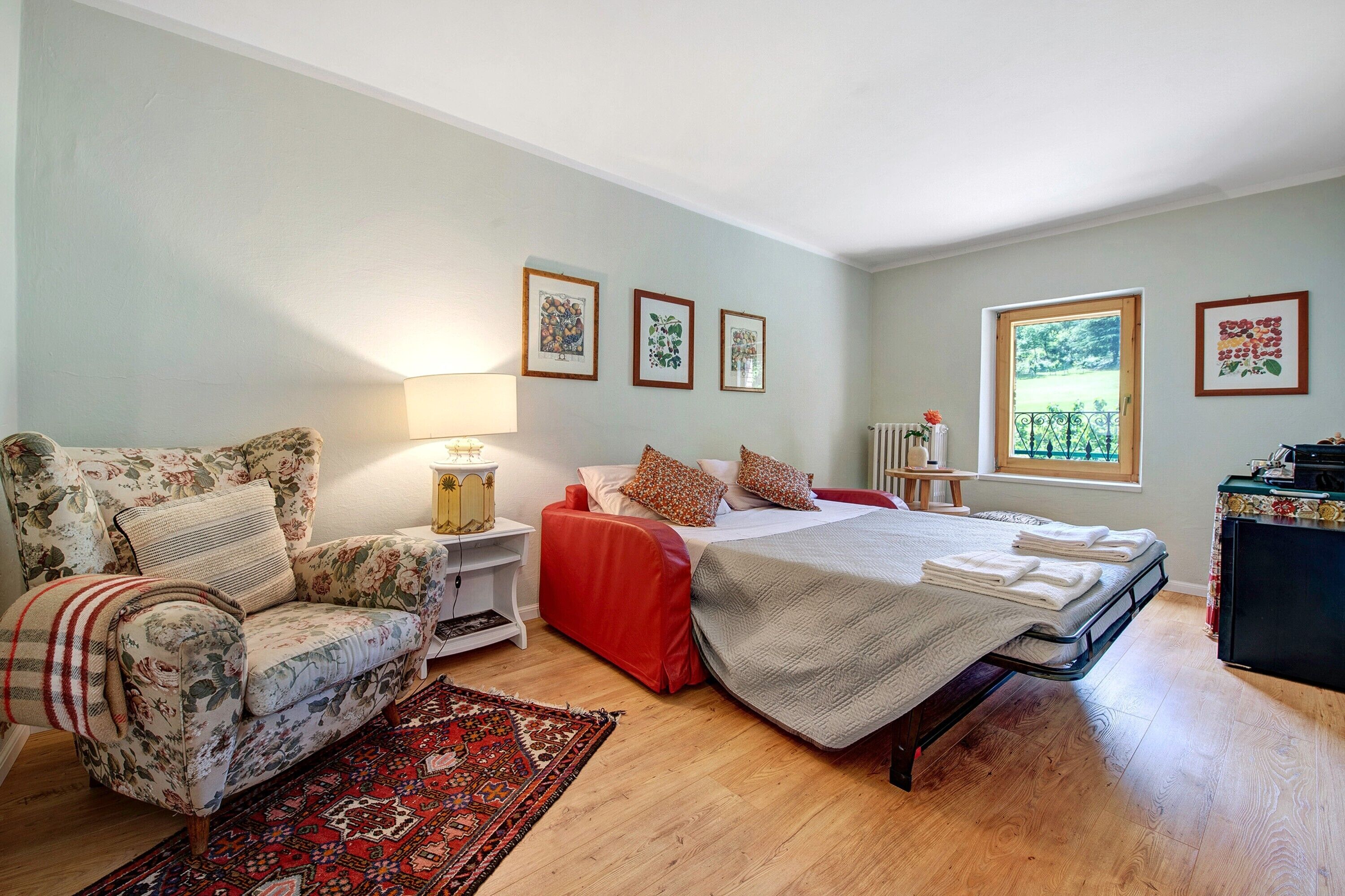 4 makuuhuonetta, ilmainen Wi-Fi, vuodevaatteet