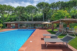 Pool - Apartment 'La Cavallina Guest House' with Private Pool, Private Garden and Wi-Fi (Affi)