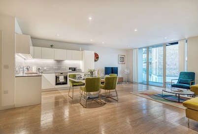 Austin David Royal Wharf 