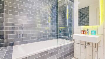 Superior Apartment, Balcony | Bathroom