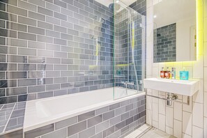 Superior Apartment, Balcony | Bathroom