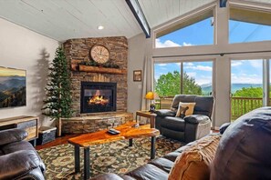 Smart TV, fireplace