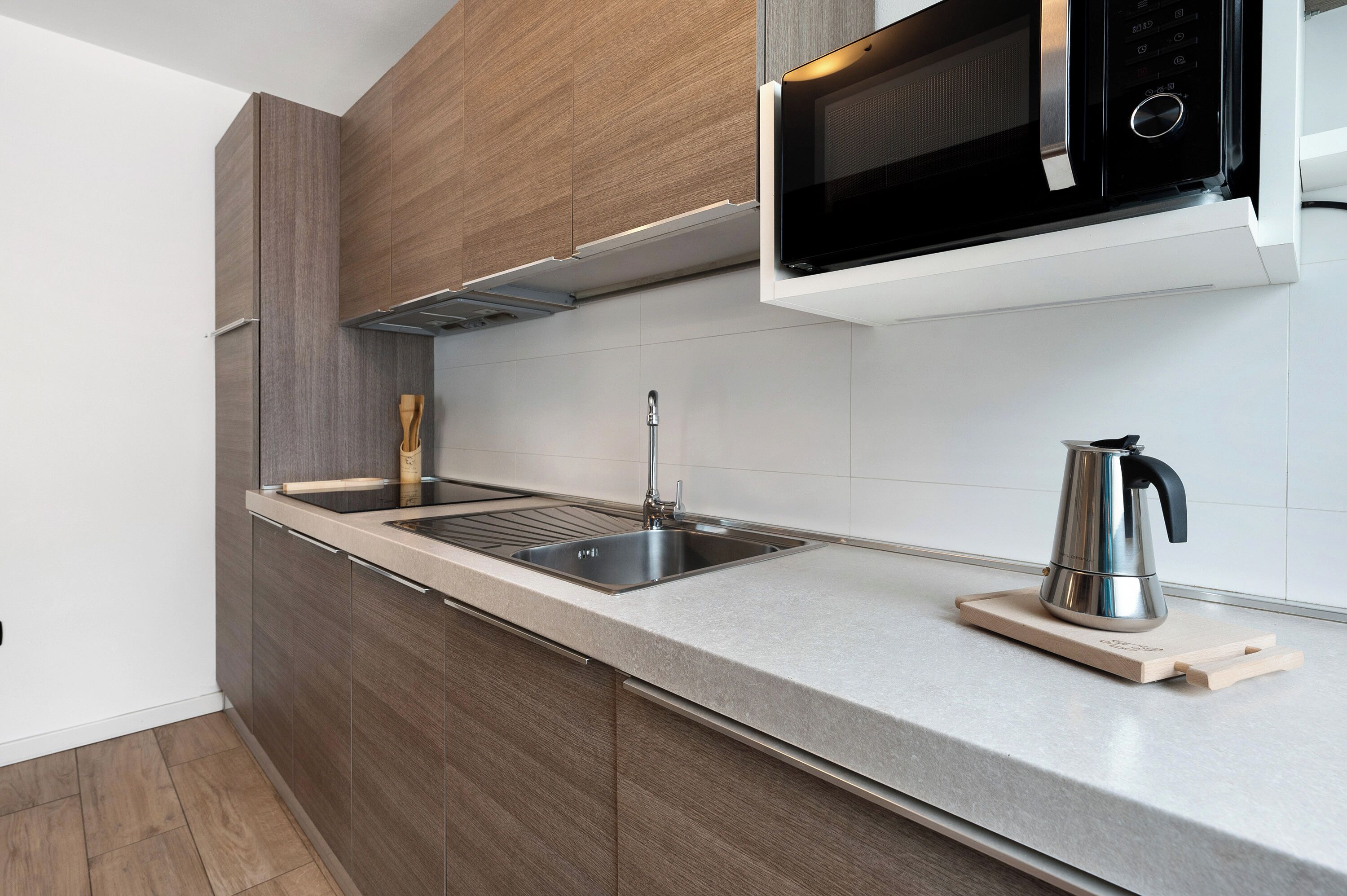 Réfrigérateur, micro-ondes, lave-vaisselle