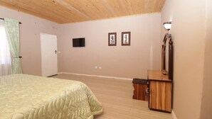 Standard Double Room | Desk, WiFi (free) - Hwedza Lodges & Conference Centre (Wedza)