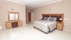 Standard Double Room | Desk, WiFi (free) - Hwedza Lodges & Conference Centre (Wedza)