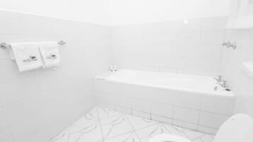 Standard Double Room | Bathroom | Combined shower/bathtub, free toiletries, towels, soap