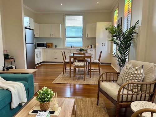 UN!T S!X @the Byron
2 bedroom unit in the heart of Inverell