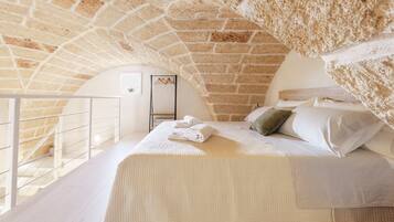 1 slaapkamer, een strijkplank/strijkijzer, gratis wifi, beddengoed