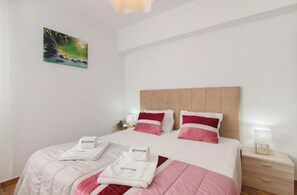 2 chambres, fer et planche à repasser, Wi-Fi gratuit, draps fournis