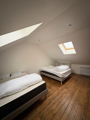 5 bedrooms, free WiFi, bed sheets