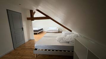 5 bedrooms, free WiFi, bed sheets