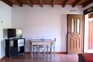 Dining - Apartment 'Aires De Avín 1' with Mountain View, Private Terrace and Wi-Fi (Avín)