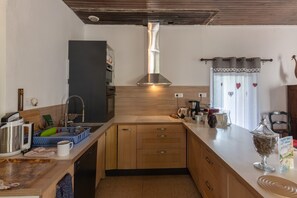 Fridge, microwave, dishwasher, coffee/tea maker