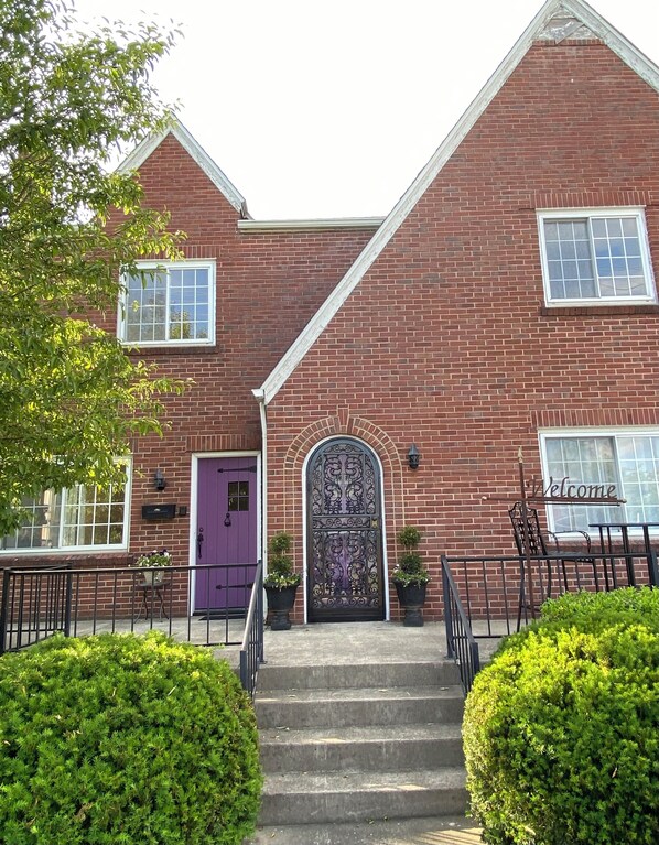 Exterior - Charming 2-bedroom apartment in the heart of New River Gorge National Park (Oak Hill)