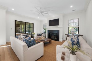 Smart TV, ping pong - New Build with pool in central neighborhood (Kiawah Island)