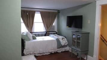 Tabla de planchar con plancha, wifi gratis y ropa de cama