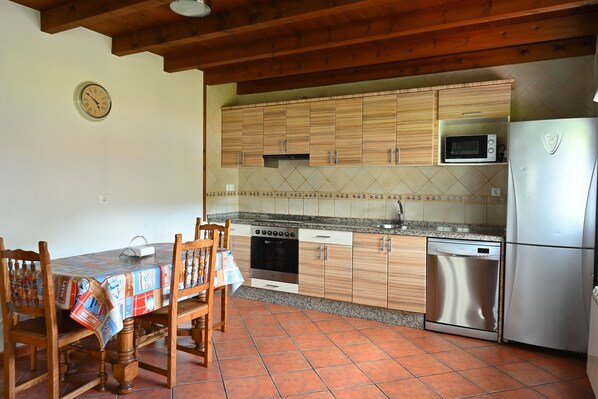 Kühlschrank, Mikrowelle, Geschirrspüler