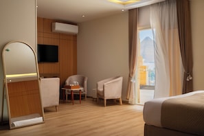 Deluxe Suite, Mountain View | 1 bedroom, desk, free WiFi