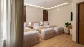 Comfort-Dreibettzimmer | 1 Schlafzimmer, Schreibtisch, kostenloses WLAN