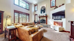 TV connectée, cheminée, lecteur de DVD