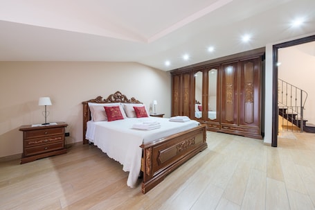 4 chambres, fer et planche à repasser, Wi-Fi, draps fournis. Appartement 'Alkantara' avec terrasse privée, balcon et climatisation