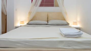 2 bedrooms, bed sheets