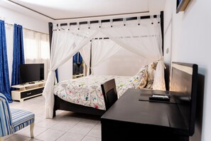 Comfort-Doppelzimmer, Terrasse, Poolblick