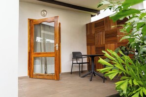 Chambre Double Supérieure, vue jardin | Terrasse/Patio