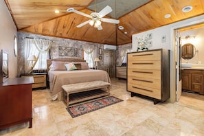 4 bedrooms, desk, iron/ironing board, travel cot