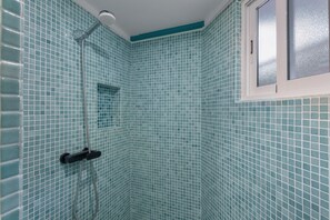 Shower, hair dryer, towels - 'Finca Tropical Icod' with Sea View, Private Terrace, and Wi-Fi (Icod de los Vinos)