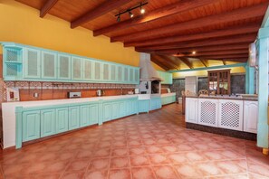 Fridge, microwave, stovetop, coffee/tea maker - 'Finca Tropical Icod' with Sea View, Private Terrace, and Wi-Fi (Icod de los Vinos)
