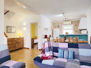 3 slaapkamers, een strijkplank/strijkijzer, gratis wifi, beddengoed