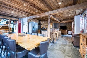 Dining - Apartment 'La Source' with Mountain View, Private Terrace and Wi-Fi (Valloire)