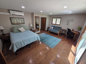 2 bedrooms, desk, iron/ironing board, free WiFi