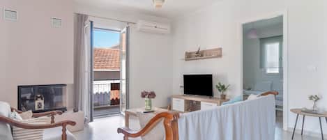 Télévision, cheminée