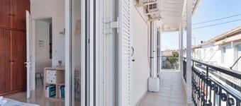 Apartment 'Vrettos Home' with Sea View, Wi-Fi and Air Conditioning