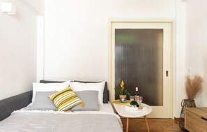 1 Schlafzimmer, Schreibtisch, Bügeleisen/Bügelbrett, Reisekinderbett
