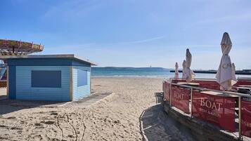 House | 5 bedrooms, desk