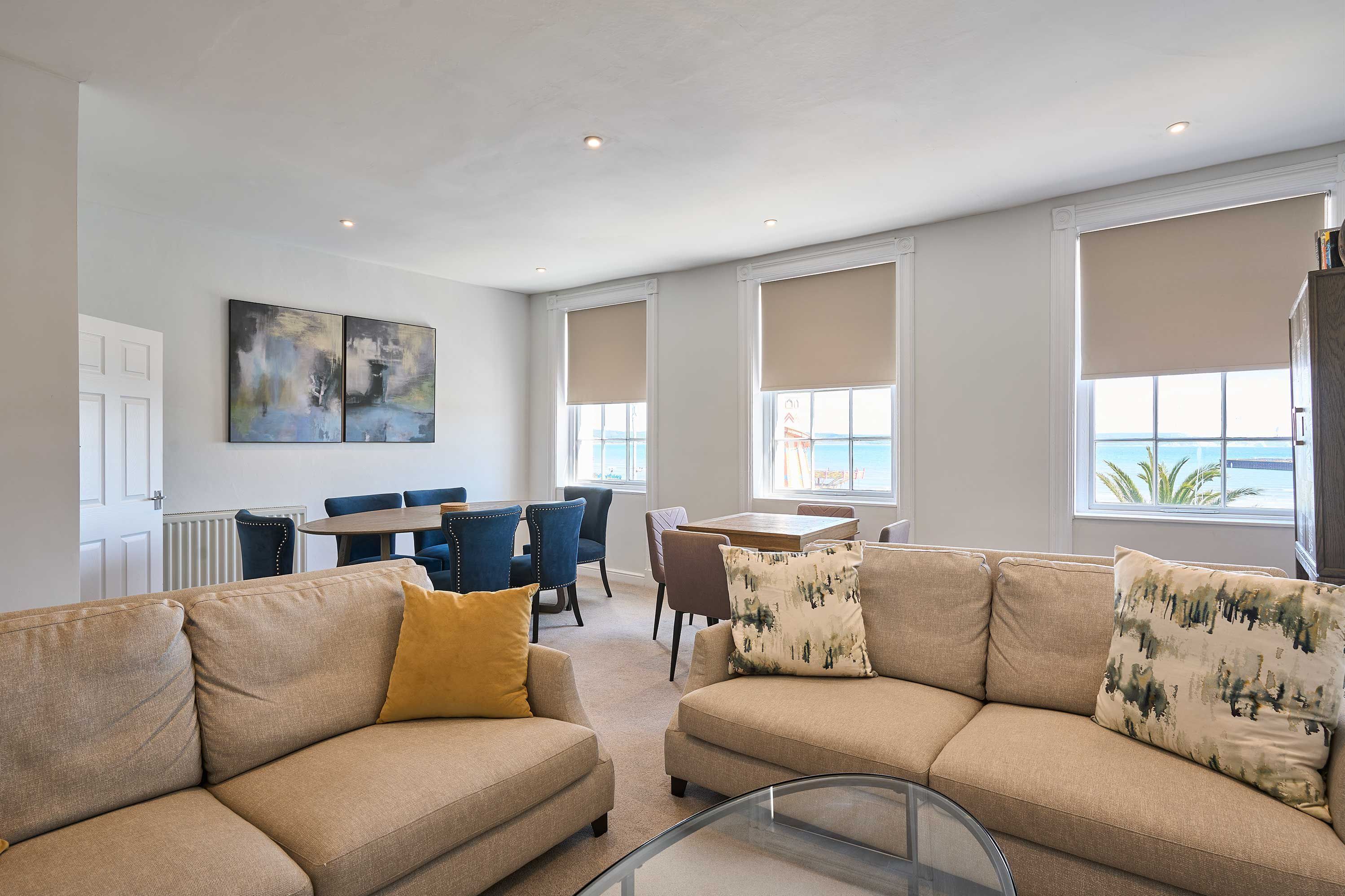 House | 5 bedrooms, desk