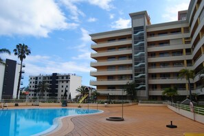 Outdoor pool - Aurora Park with swimming pool (Funchal)