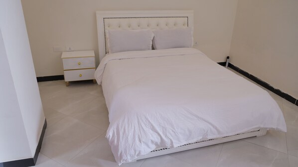 Family Apartment, 3 Bedrooms, Balcony, City View | Iron/ironing board, free WiFi