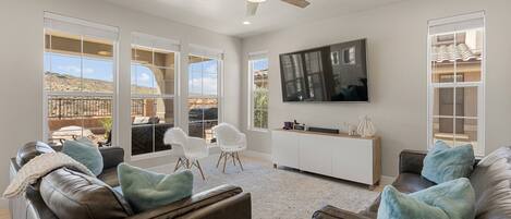 TV, videogames, mesa de pingue-pongue